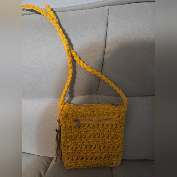 Delia's Yellow Straw Crossbody Bag With Tassle - Picture 2 of 8